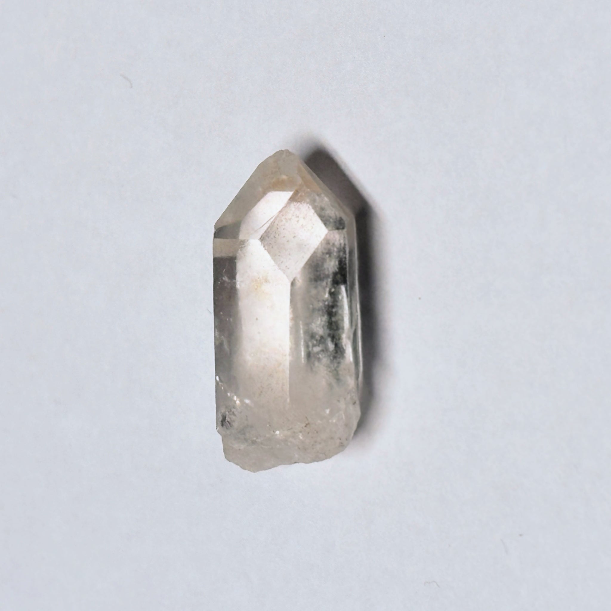 Pointe de Cristal de roche du Québec avec fenêtre