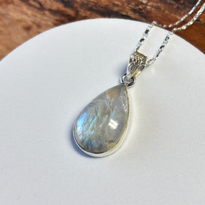 Bijou, pendentif, pierre de lune arc-en-ciel