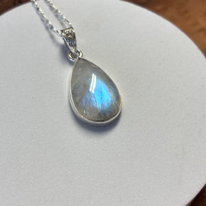 Bijou, pendentif, pierre de lune arc-en-ciel