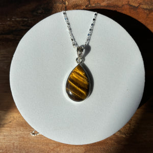Bijou, collier Oeil-de-tigre