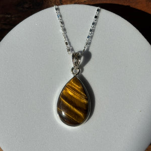 Bijou, collier Oeil-de-tigre