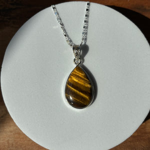Bijou, collier Oeil-de-tigre