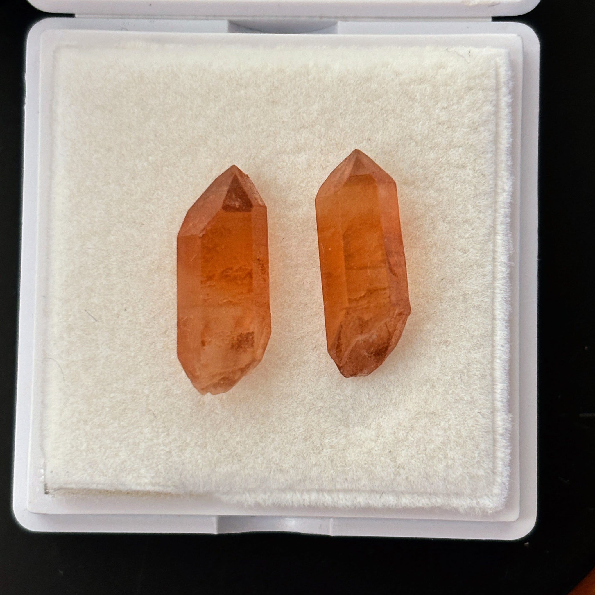 2 Pointes de Cristal de quartz tangerine Biterminé