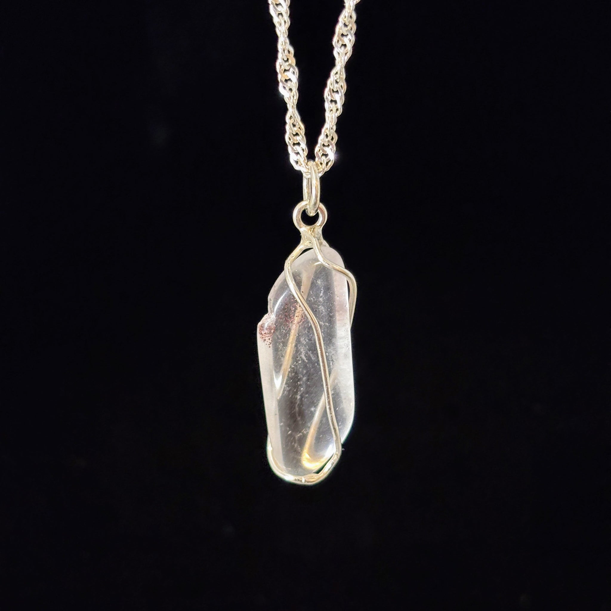 Cristal de quartz du  poli intrusion hématite no. 77