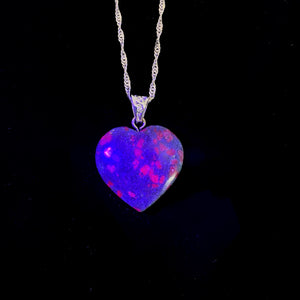 Fuchist ruby ​​heart necklace