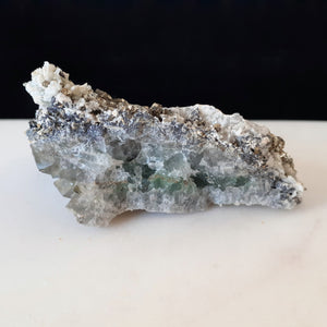 Fluorite, Quartz & Pyrite avec calcite