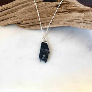 Bijou, pendentif  Kyanite noire no.2